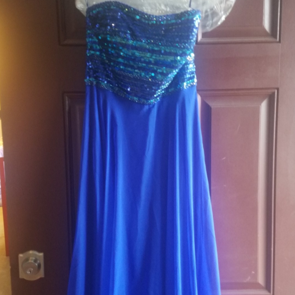 Stapless gown